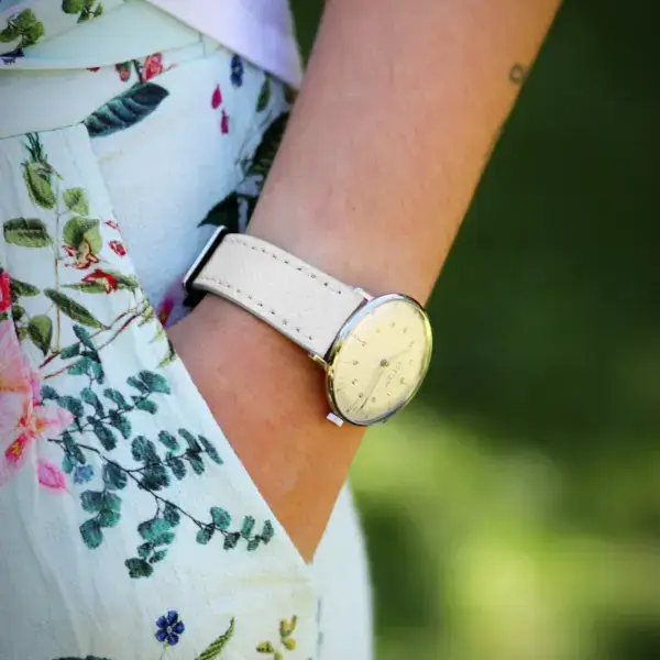 w.ks7 Creative Women’s Textured Leather Strap With Quick Release White