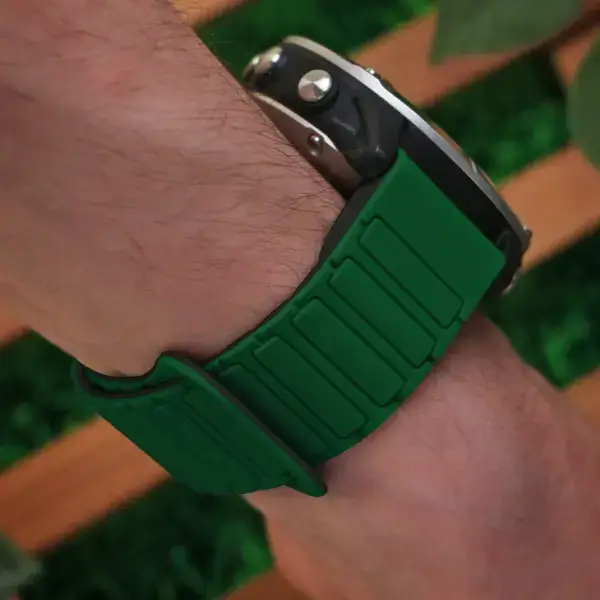 g.r88.11.1 Wrist Green & Black StrapsCo MagLoop Active Watch Band Strap for Garmin QuickFit 20 22 26